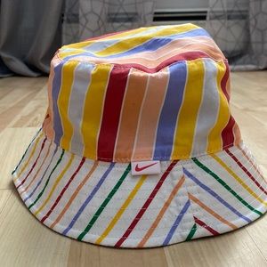 Nike | reversible bucket hat | purple + multicolored | size S/M | Women’s fit
